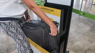El Gobierno multa con 179 millones a Ryanair y otras cuatro aerolíneas de bajo coste por cobrar el equipaje de mano