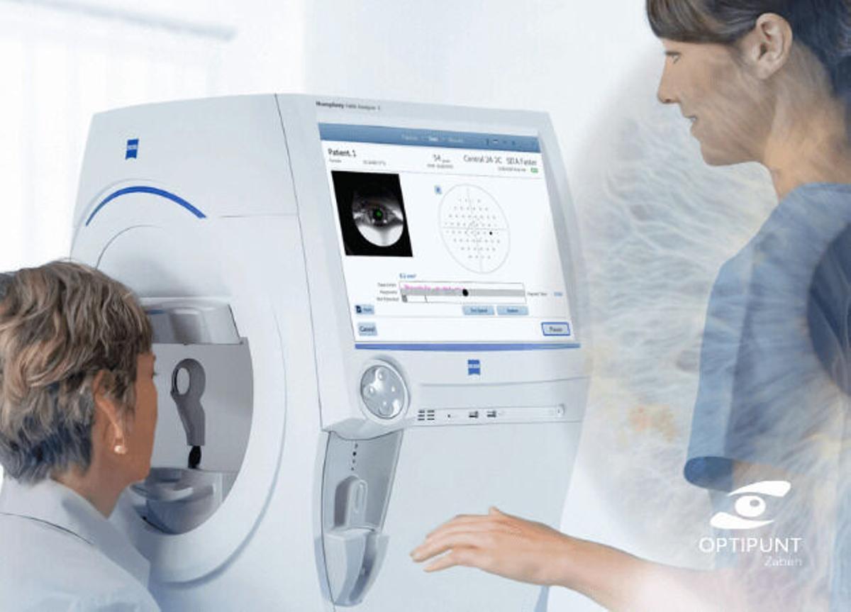 Una pacient fent-se una revisió del Glaucoma al centre oftalmològic Optipunt de Figueres.