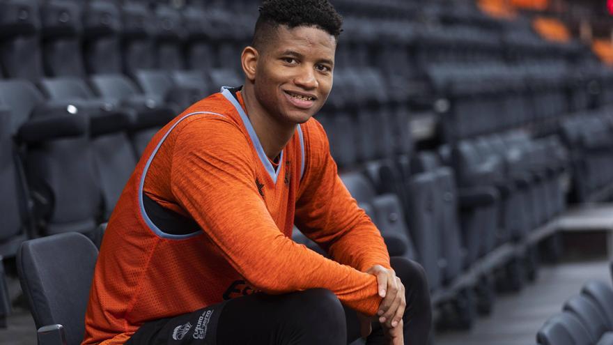 Jasiel Rivero entrena con el Valencia Basket