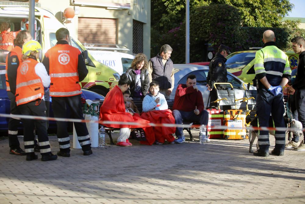 Un intoxicado y 30 desalojados por un incendio en un piso en Palma