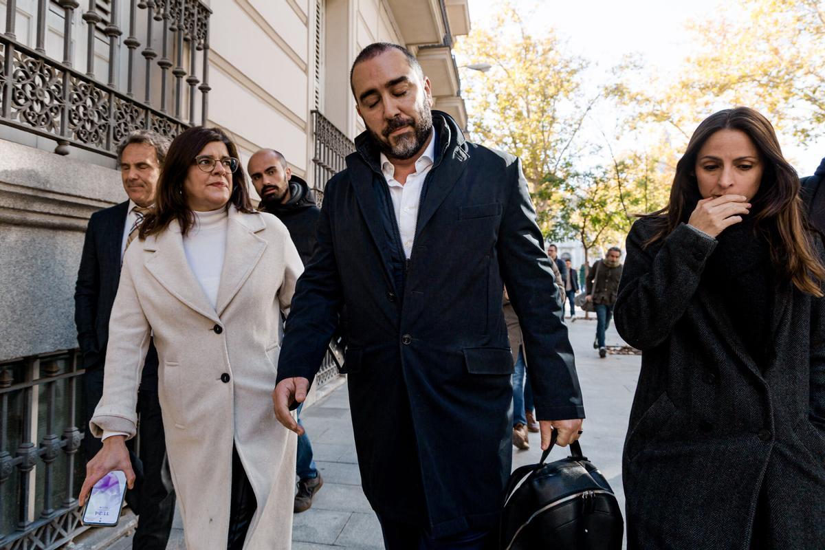 El empresario Víctor de Aldama a su salida del interrogatorio del juez instructor del 'caso Koldo', en la Audiencia Nacional, a 27 de noviembre de 2025, en Madrid (España). Aldama es interrogado por ser el presunto conseguidor de las mascarillas adjudicadas durante la pandemia del coronavirus por el Gobierno canario, entonces presidido por el actual ministro de Política Territorial y Memoria Democrática, Ángel Víctor Torres. 27 NOVIEMBRE 2025 Carlos Luján / Europa Press 27/11/2025. Carlos Luján
