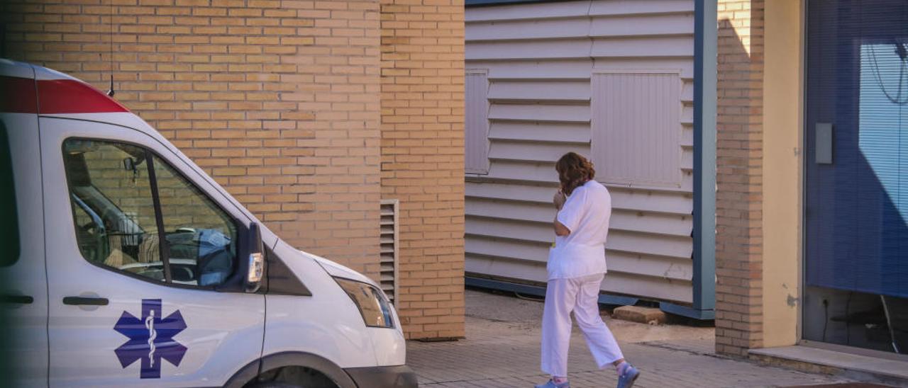 Los barracones están situados en un patio interior y adosados al área de especialidades del hospital.