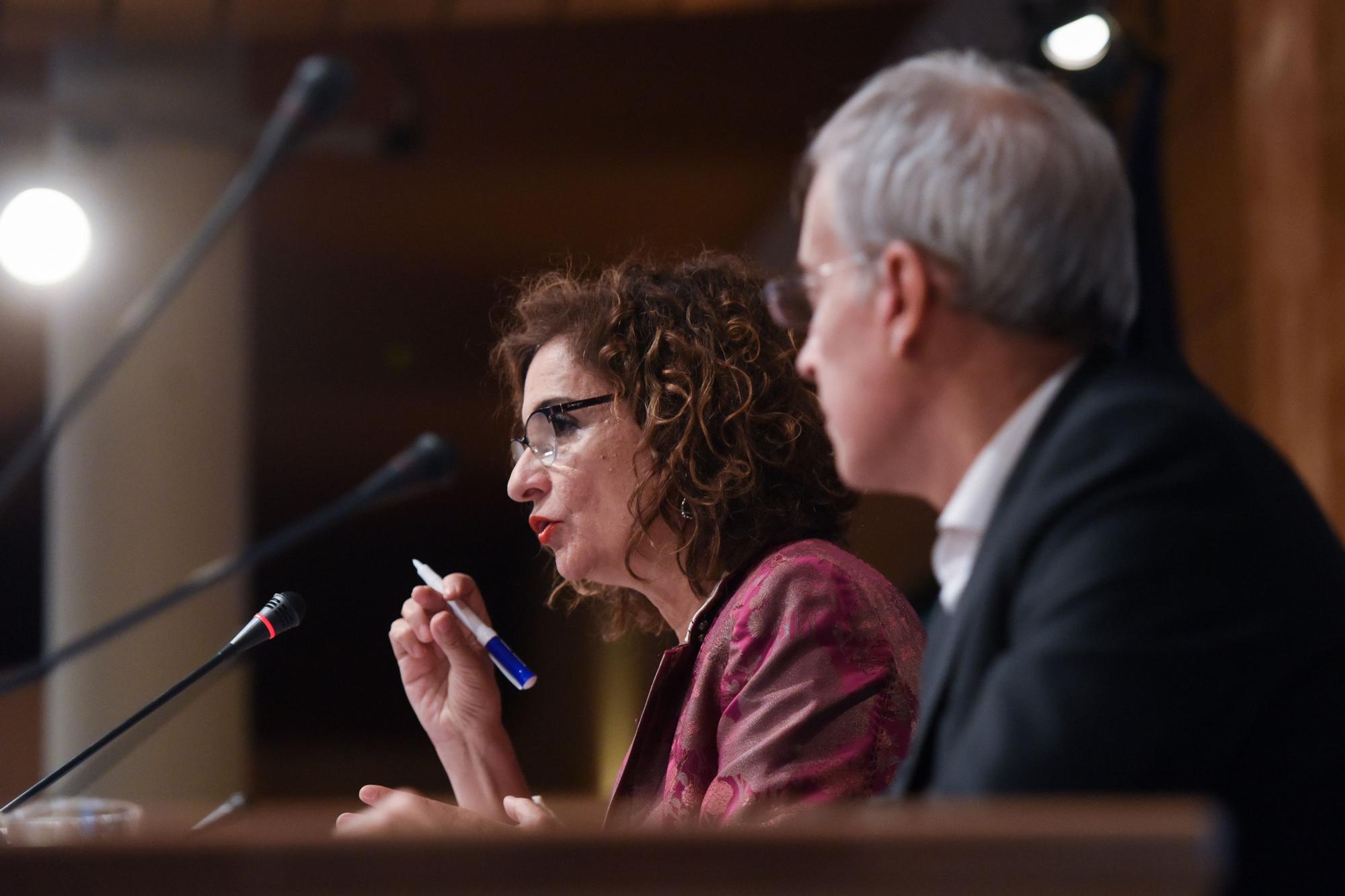 La ministra de Hacienda y Función Pública, María Jesús Montero, comparece en rueda de prensa, en el Ministerio de Hacienda, a 29 de septiembre de 2022, en Madrid, (España).
