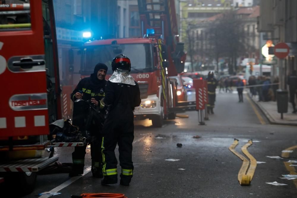 Un herido grave en un incendio en Gijón