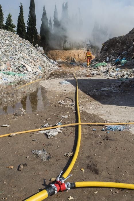 Nuevo incendio en la antigua planta de Gemersa en Torrent