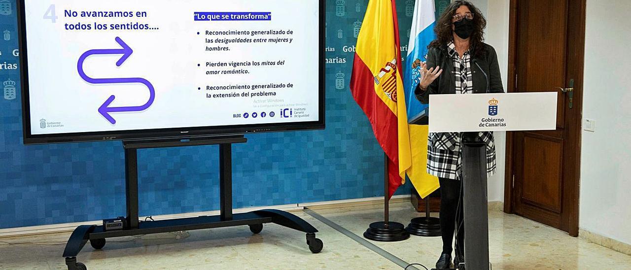 La directora general de Igualdad, Kika Fumero, presentó ayer los resultados del estudio. | | EFE/MIGUEL BARRETO