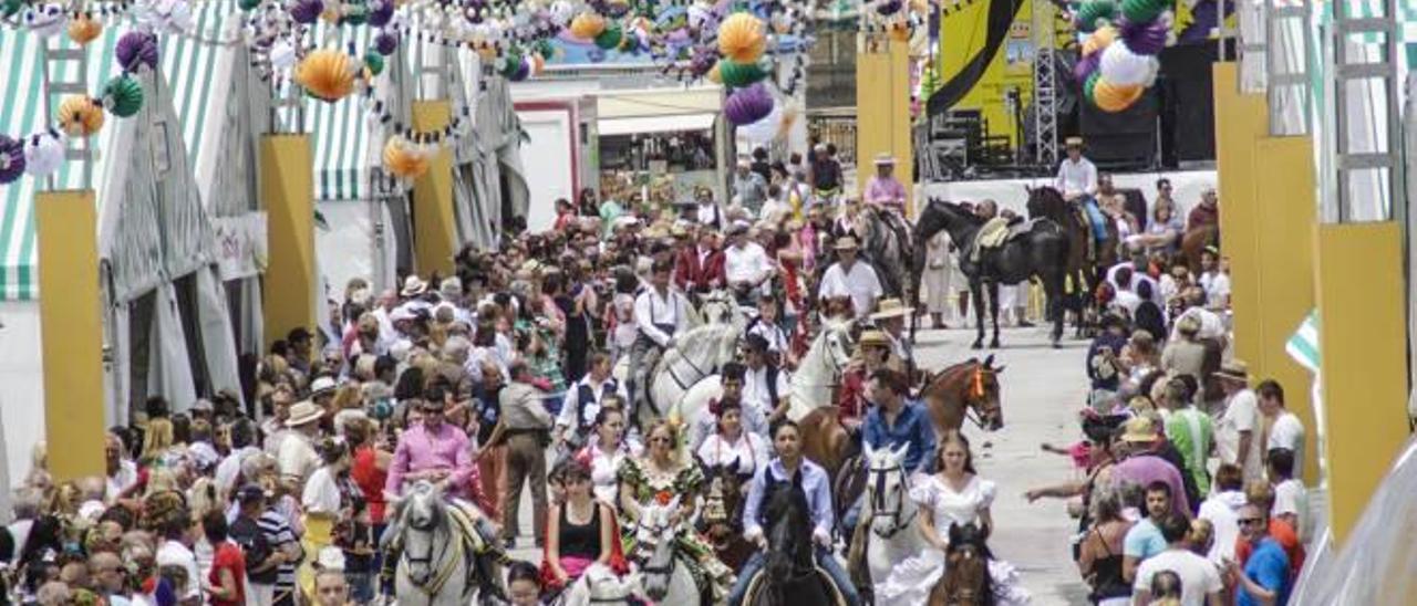 El PP adjudicó «a dedo» ocho contratos de la Feria de Mayo pese al rechazo de los técnicos