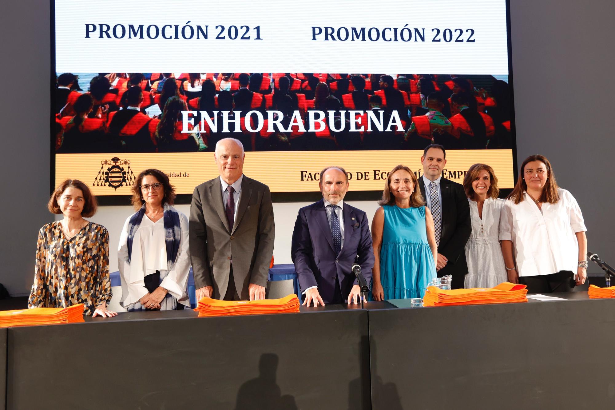 En imágenes: Así fue la graduación de Económicas a la que asistió José Manuel Campa, presidente de Autoridad Bancaria Europea