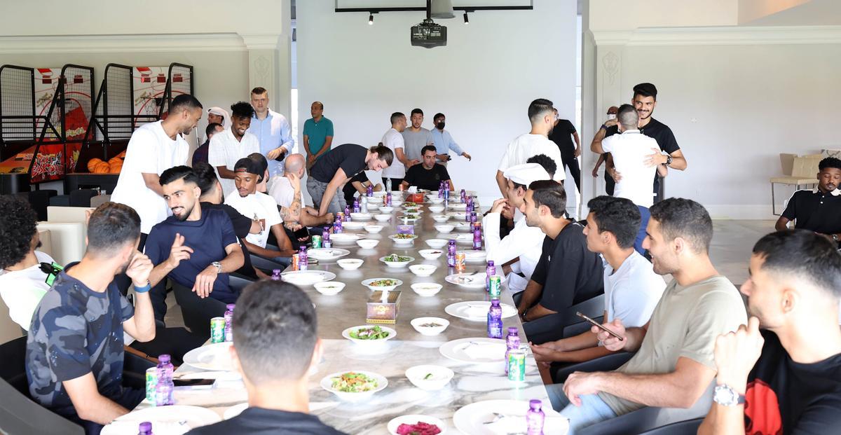 Xavi, en la comida de despedida con el Al Sadd.