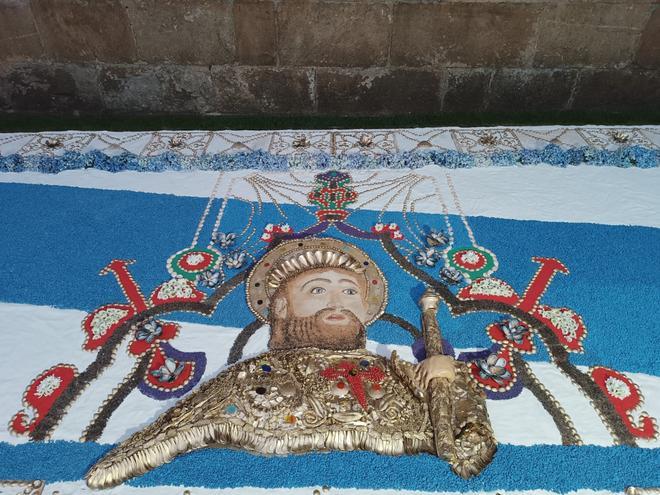 La Asociación Cultural Alfombras de Bueu en Santiago en el Día del Apóstol
