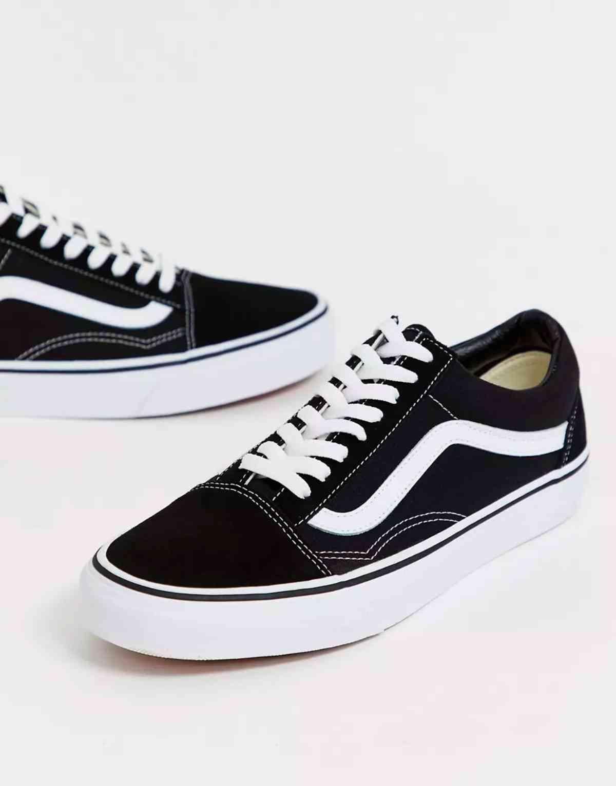 Clásicas zapatillas en blanco y negro de Vans que encontrarás en Asos
