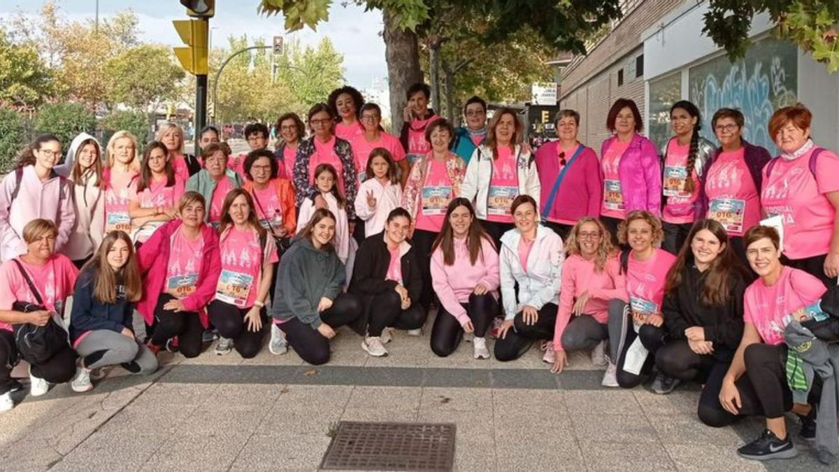 El ayuntamiento fletó un autobús para las valientes atletas. | SERVICIO ESPECIAL