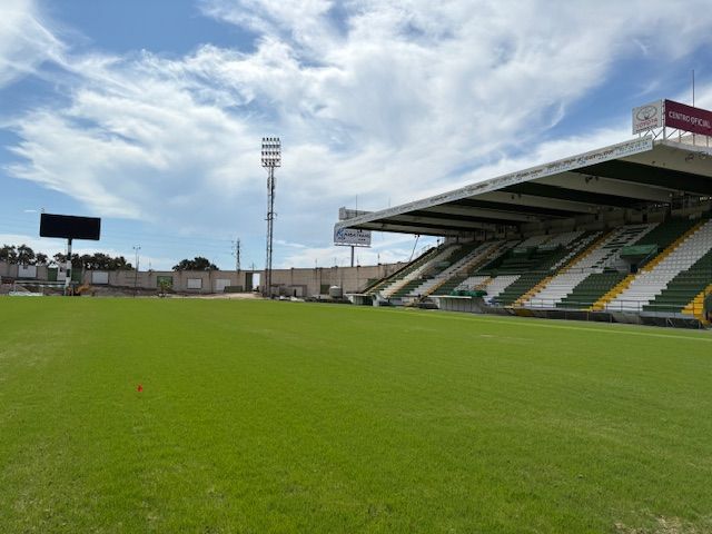 Fotogalería: El césped del Príncipe Felipe, listo para la vuelta del Cacereño