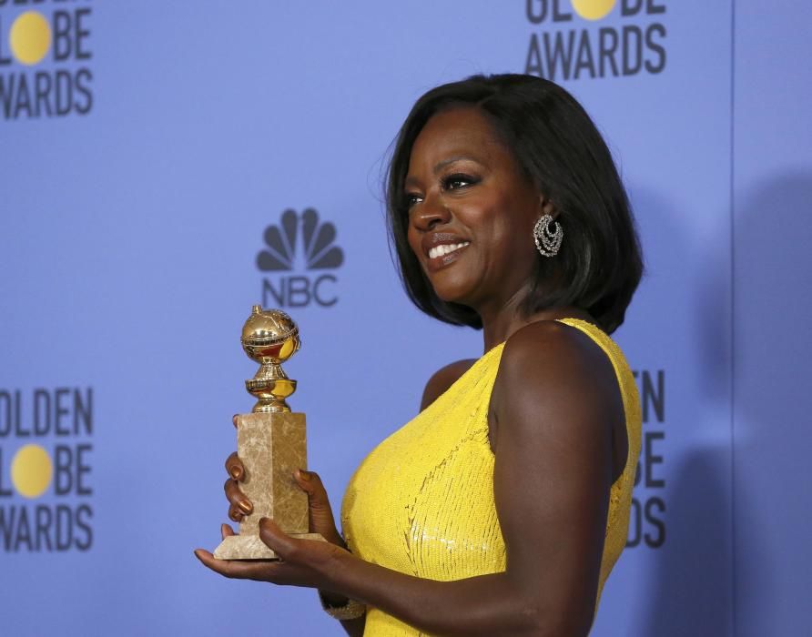 Viola Davis holds her award during the 74th ...
