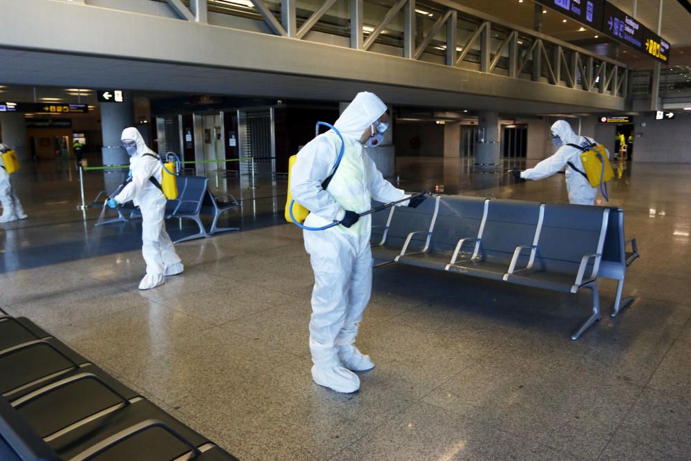 Efectivos de la UME, en el Aeropuerto.