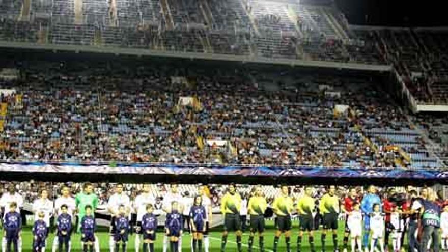 Mestalla reguistró anoche media entrada en un partido europeo.