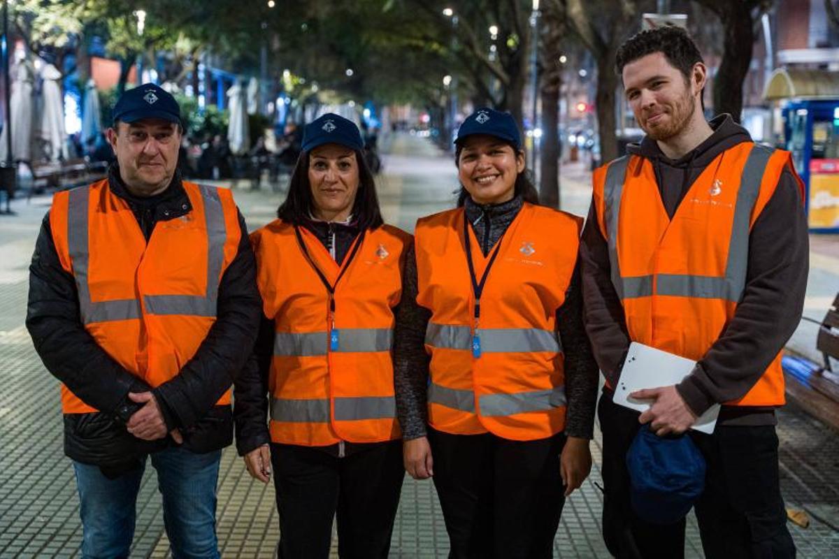 José Luis, Raquel, Karen y Dani; cuatro de los serenos que desde el lunes 23 patrullan de noche las calles de Esplugues de Llobregat