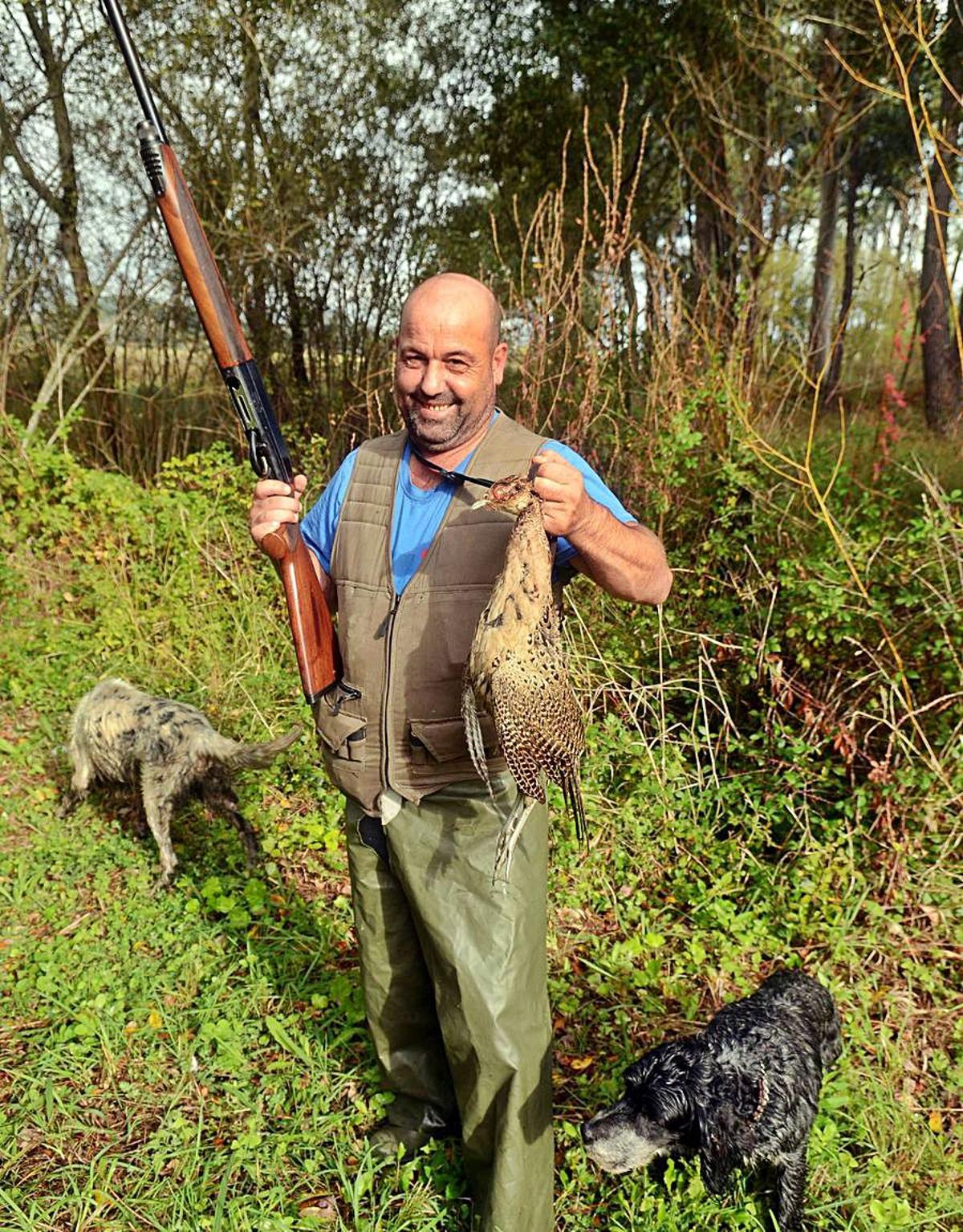 Cazadores en los humedales del río Umia.   | //  NOÉ PARGA