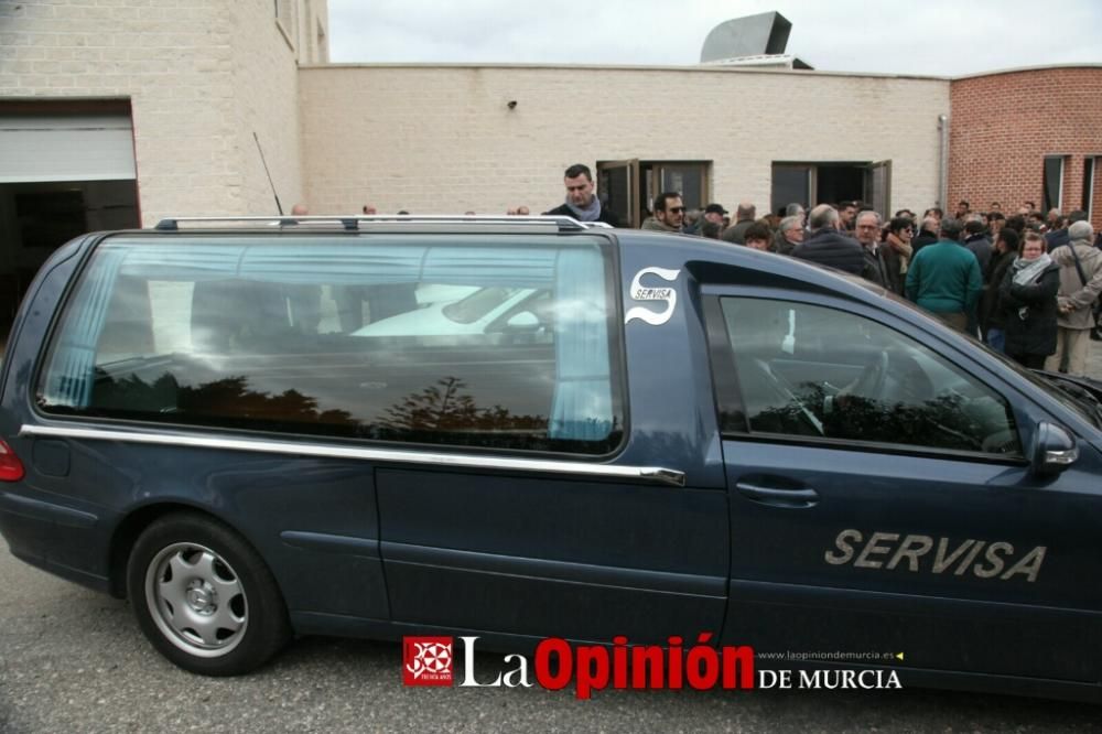 Familiares y amigos dan el último adiós a José Antonio Pujante en el tanatorio Lázaro de Lorca