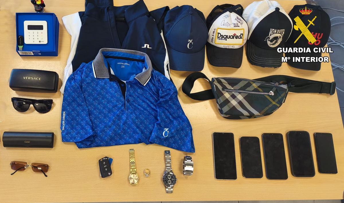 Objetos robados por el líder de la banda de ladrones en campos de golf de Calvià.