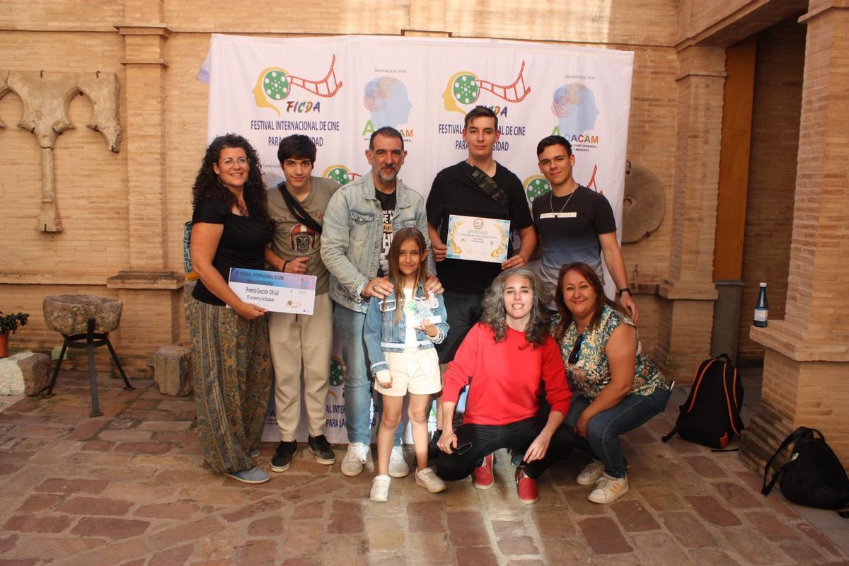 El documental “El corazón y la espada” producido por el Club de Esgrima La Robera Sala d’Armes y mi cine inclusivo, con la financiación de Caixabank, ha recibido su séptimo premio en festivales de cine de carácter nacional.