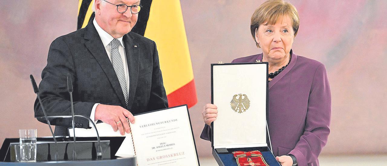 Merkel, condecorada este año por el presidente Walter Stenmeier con la Gran Cruz al Orden del Mérito de la República Federal