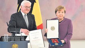 Merkel, condecorada este año por el presidente Walter Stenmeier con la Gran Cruz al Orden del Mérito de la República Federal