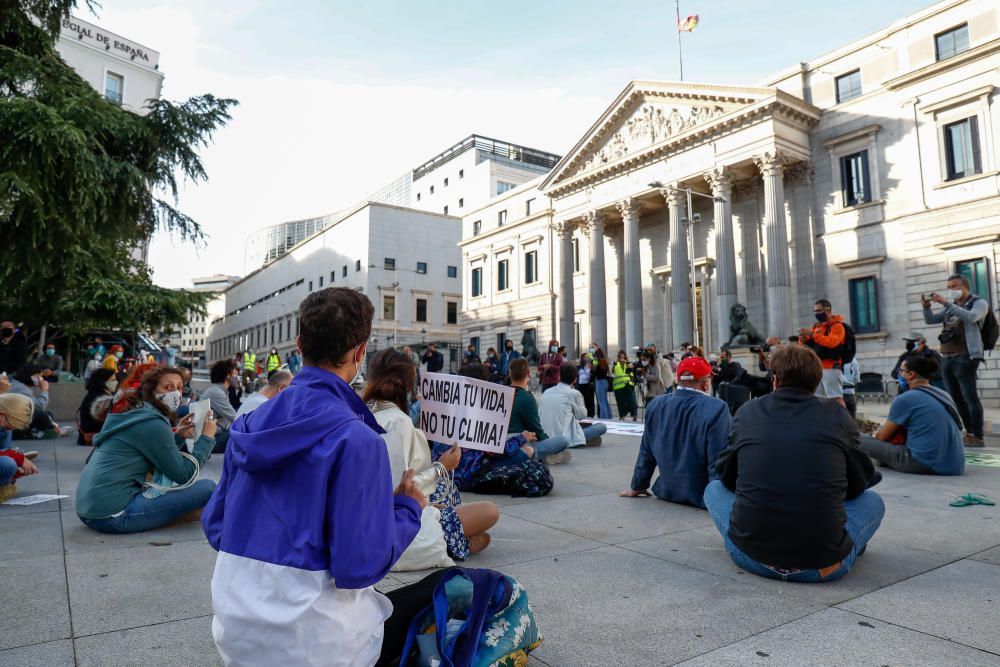 Cientos de jóvenes españoles toman las calles por el movimiento Fridays For Future