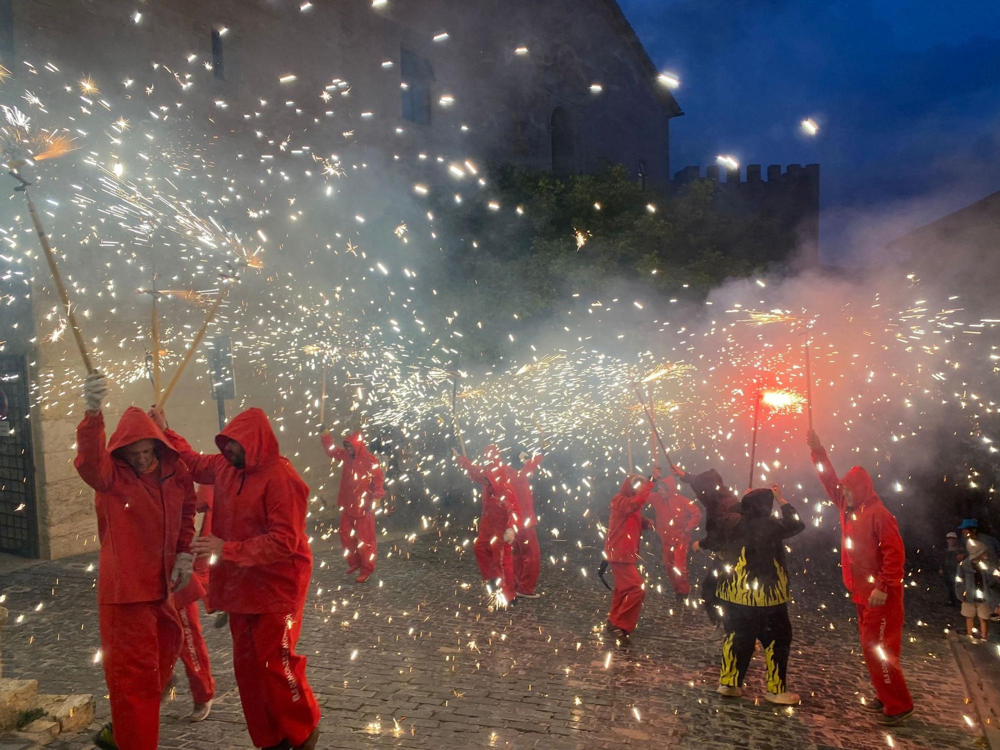 Un correfoc calienta motores en Morella para el inicio de l'Aplec dels Ports