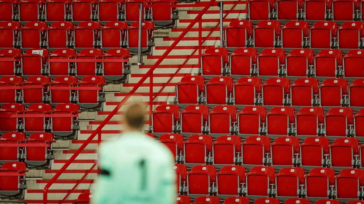 Una imagen de gradas vacías en un partido de la Bundesliga en Berlín