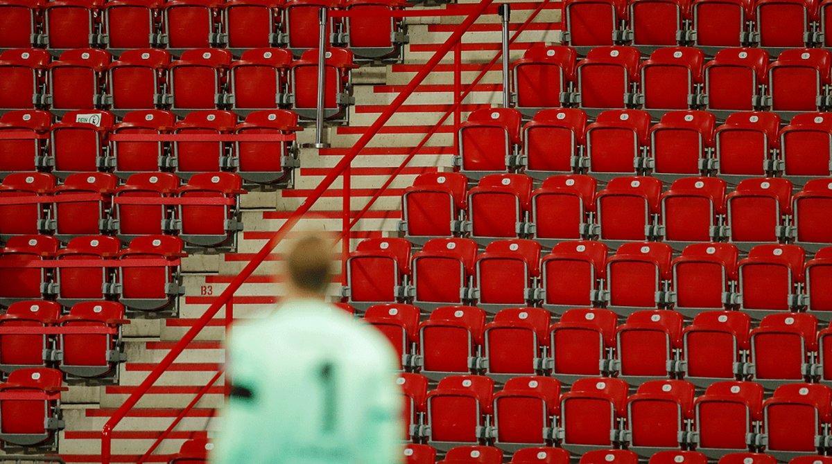 Un momento de un partido de la Bundesliga jugado en Berlín con las gradas vacías, el 27 de mayo. Un momento de un partido de la Bundesliga jugado en Berlín con las gradas vacías, el 27 de mayo.