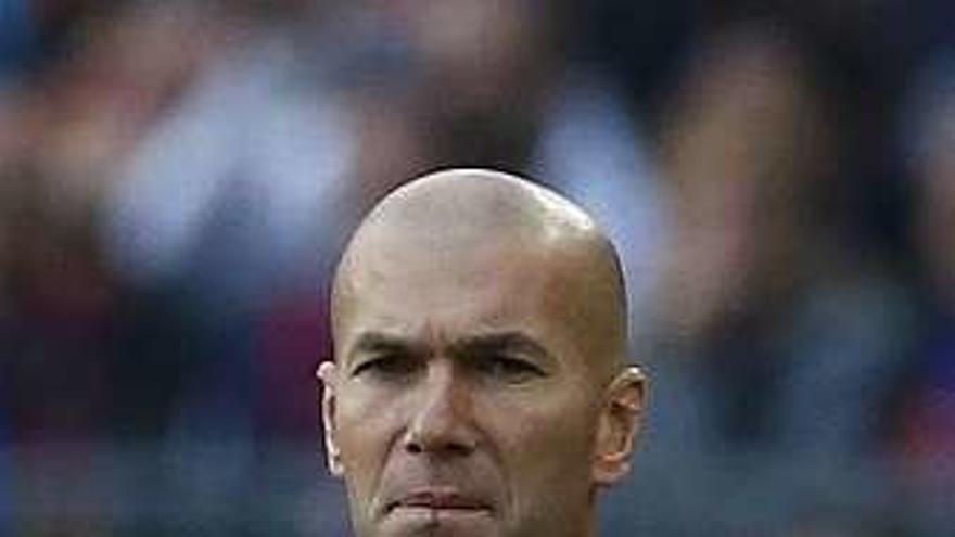 Zidane, ayer en el Camp Nou.