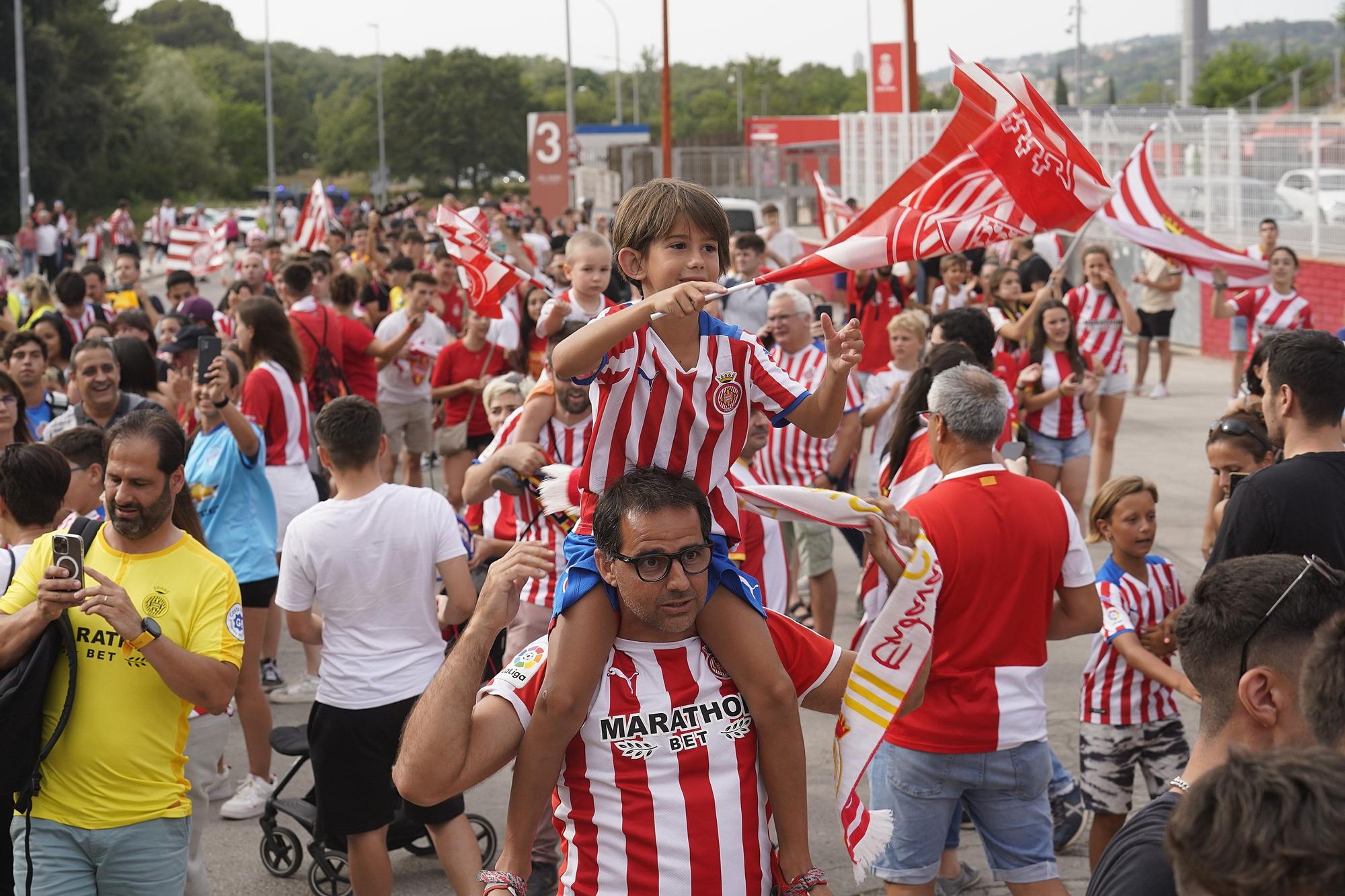 Les millors imatges de la rua de celebració del Girona i el Bàsquet Girona