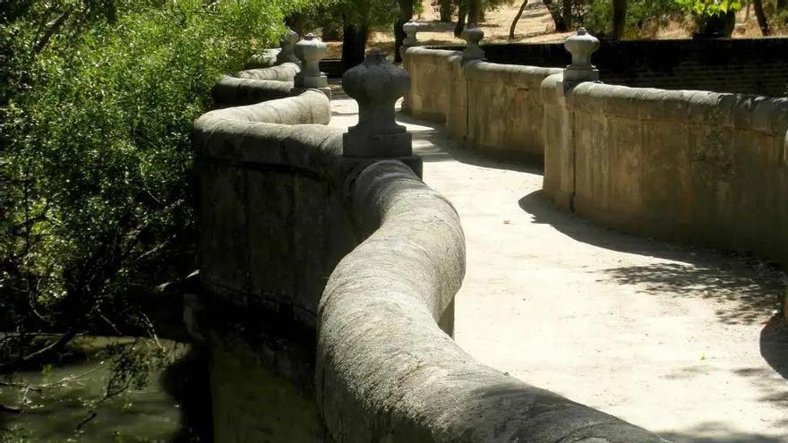 Este puente está considerado como la obra histórica de la Casa de Campo de mayor rango artístico de las que llegaron hasta la II República