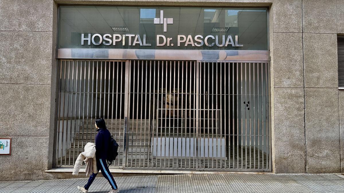 Fachada principal del antiguo Hospital Militar Pascual, cerrado desde hace varios años.