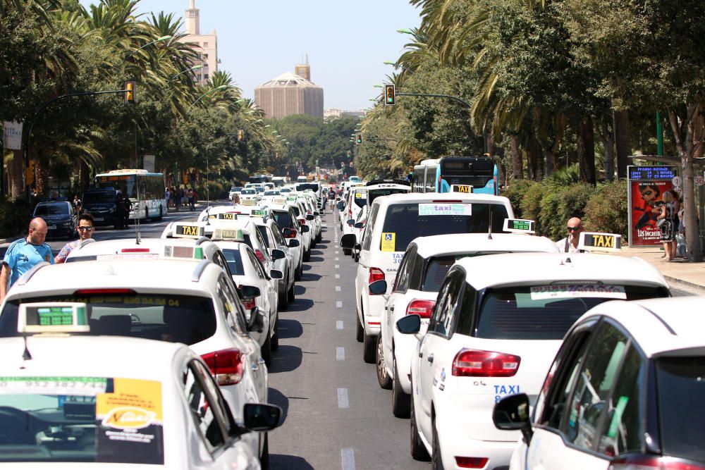 Este martes, los taxistas han continuado con sus movilizaciones