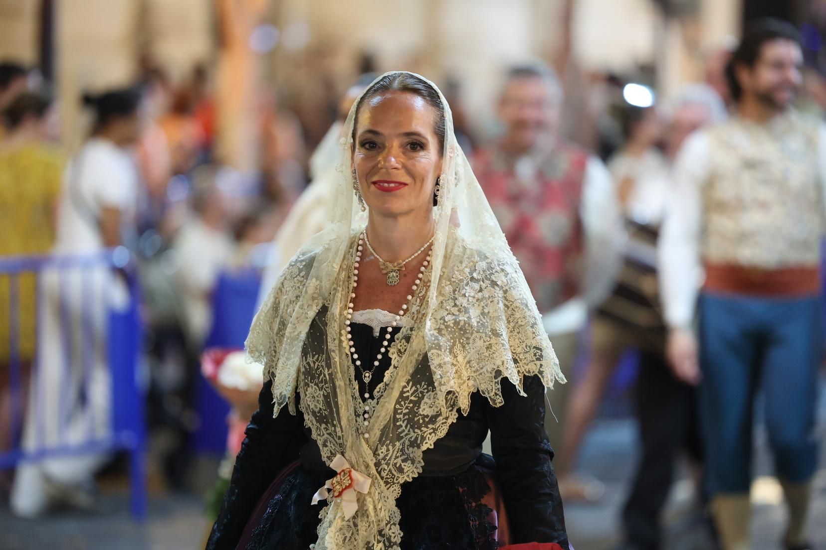 Berta y la corte completan la Ofrenda de Alicante