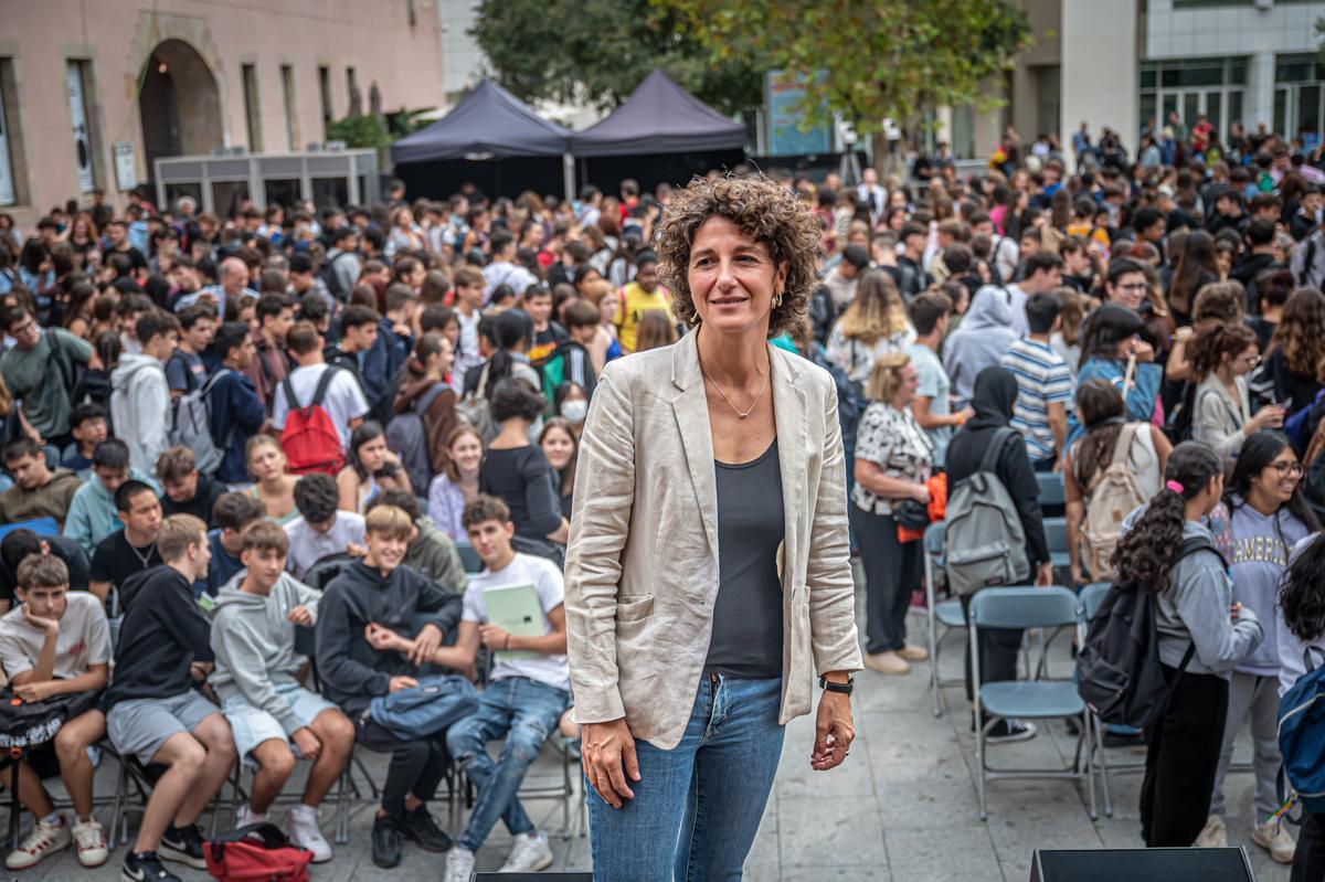 Encuentro entre la filósofa Marina Garcés y varios grupos de secundaria, en el marco de la Bienal de Pensamiento