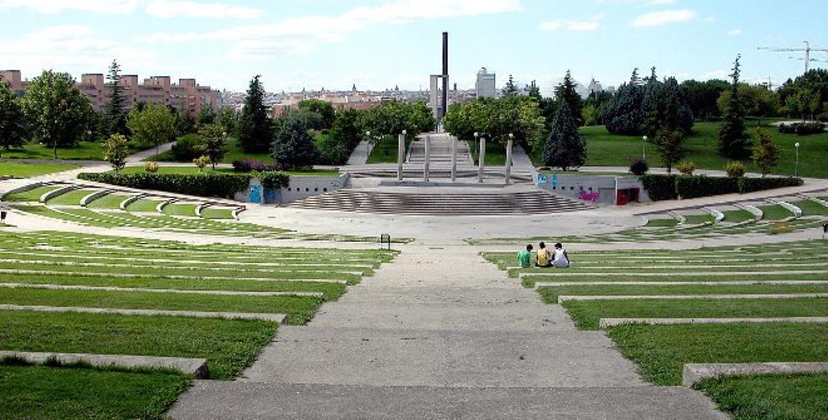 El Parque Enrique Tierno Galván cuenta con un auditorio al aire libre en forma semicircular