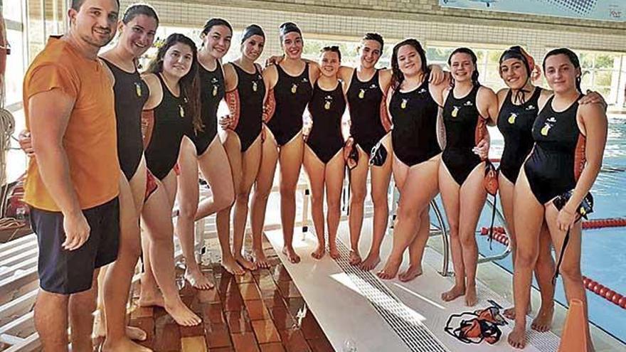 Equipo femenino del Mallorca Waterpolo Club, que iniciÃ³ la Liga Balear con victoria.