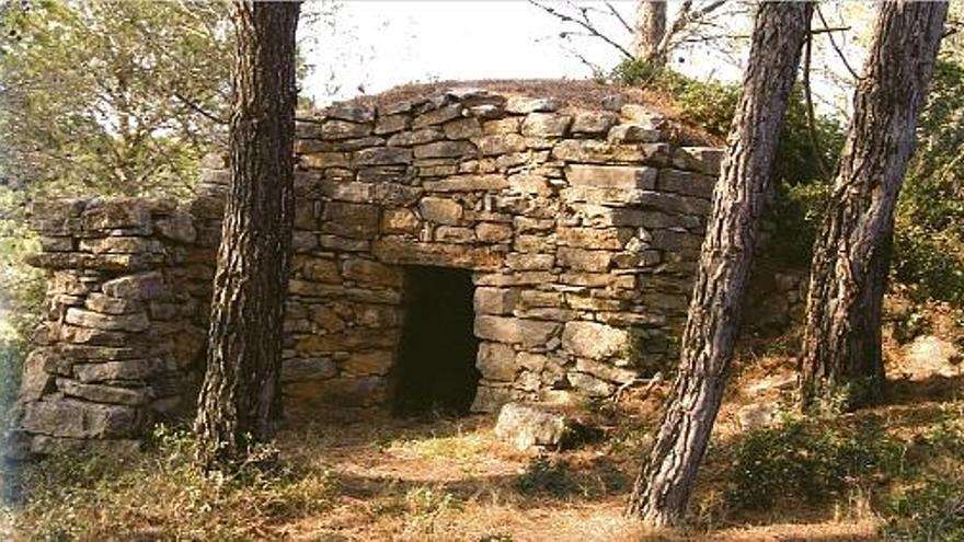 Una de les zones amb més paisatges típics de la tradició de la pedra seca és l&#039;Alt Empordà, com la Barraca amb paravent al municipi de Biure.