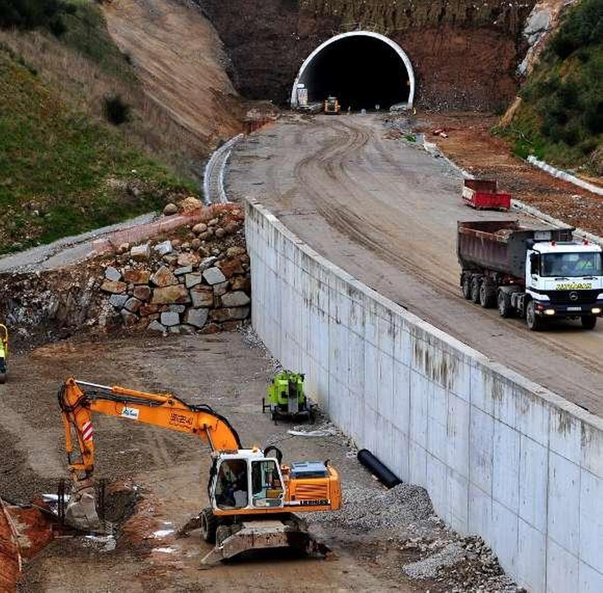 La energía eólica y el TAV convierten Xiabre en epicentro industrial de O Salnés y Ullán