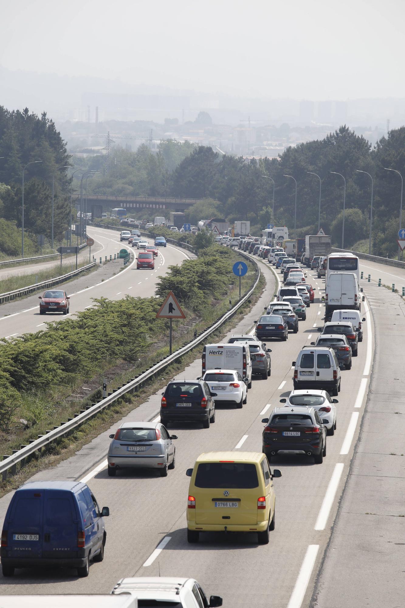 En imágenes: Nuevas caravanas en la "Y" por las obras del tercer carril