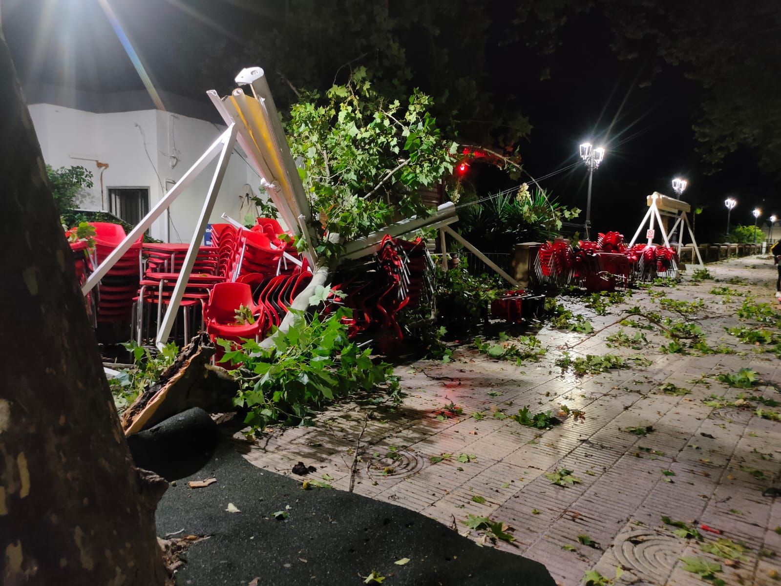 Destrozos en l'Albereda de Xàtiva por la tormenta