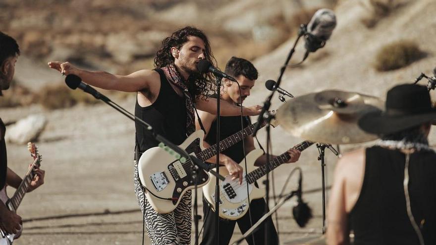 Arde Bogotá cierra la temporada de HBO Max con su episodio de 'Acoustic Home': desierto, épica y el mejor momento de su carrera