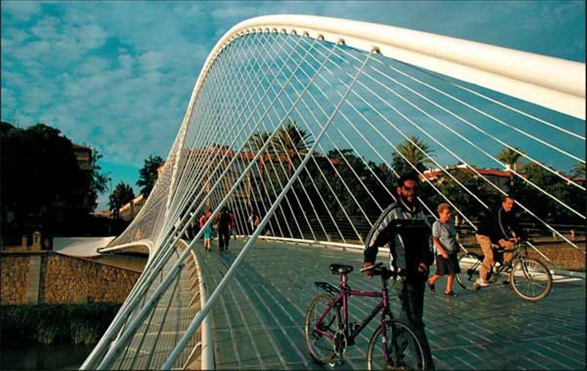 Pasarela Vistabella del arquitecto Santiago Calatrava.