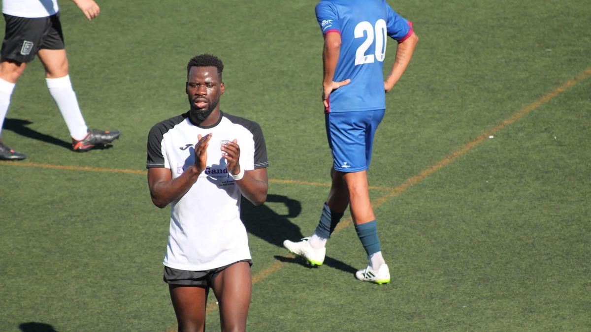 Karim Kone en un partido del CE la Font