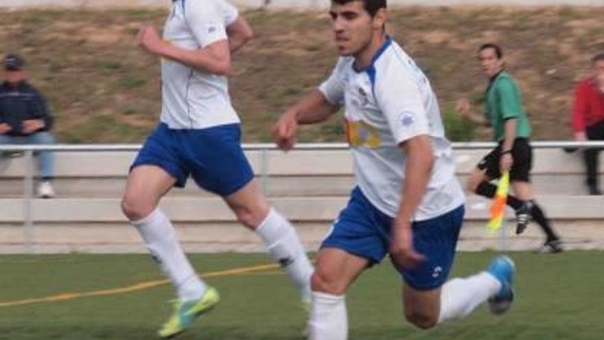 Manu Amores con la camiseta del Torrevieja en un partido. J. F.