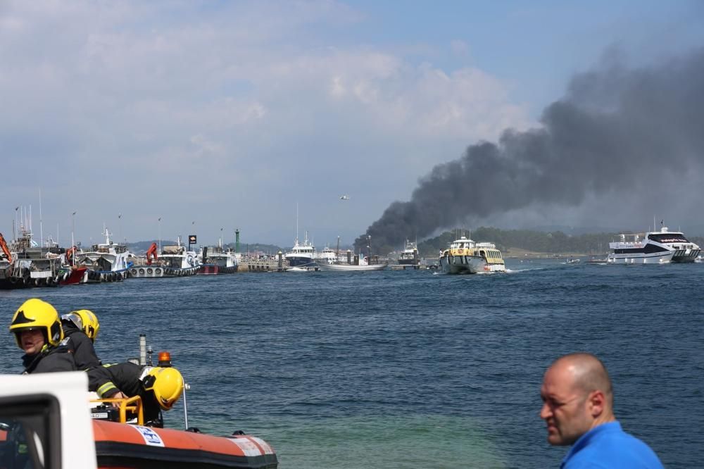 Arde un catamarán de pasajeros en A Toxa