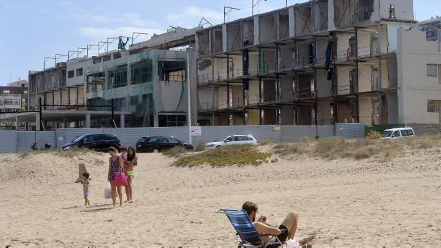 La firma del hotel de Arenales tendrá que actualizar el plan para retirar el amianto